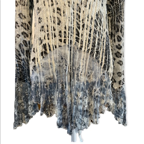 Cache’ Leopard print satin & lace detail blouse - Picture 2 of 6